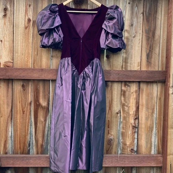 Vtg ILGWU Union Made Double-Ballon Sleeve Velvet Taffeta Prom Dress (70’s) - Picture 3 of 9